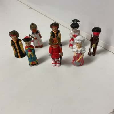 Mondotime  collectable figurines lot of 8 