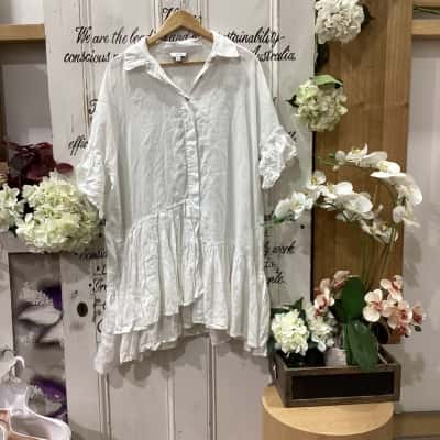 LUNAR FOX BRAND! Womens  Size 10 Shirt Dress White! MADE WITH 100% LINEN! GORGEOUS RUFFLE TRIM DRESS! GREAT FOR ANY OCCASION! CAN BE DRESSED UP OR DOWN! 