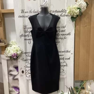 Karen Millen Brand! EXTREMELY WELL MADE DRESS! SLEEVELESS FORMAL DREES! Womens  Size 12 Formal Dress / Midi Dress / Sleeveless Dress  Black  