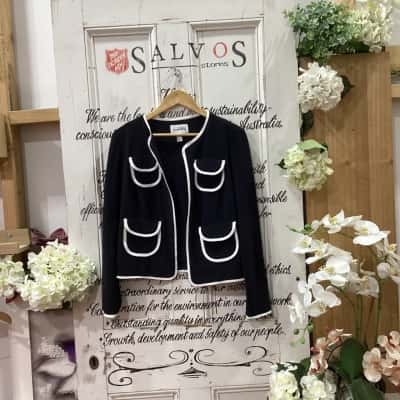 JOSEPH RIBKOFF BRAND! Womens  Size 14 Blazer Black  / White! STUNNING BLACK BLAZER WITH WHITE PIPING DETAILS! FUNCTIONAL POCKETS ON THE FRONT! GREAT FOR ELEVATING ANY OUTFIT! 