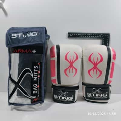 Sting Arma+ White and Pink Boxing Bag Mitts Preowned 