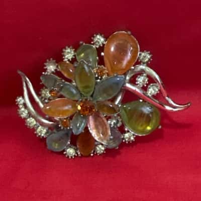  Women's Vintage Floral Design Brooch featuring Art Glass Stone