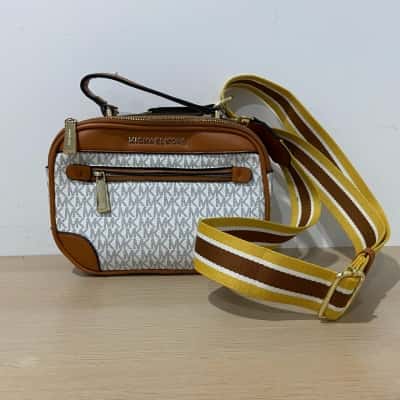 Michael Kors Jet Set Crossbody bag with Camera style Strap in Brown / Grey / White 