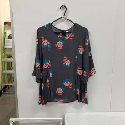 Elm Women’s Lilly Print Top Size 8