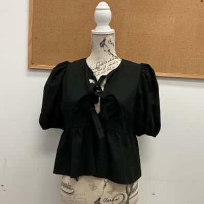 Silent Theory Womens  Size 6 Cropped Top Black  