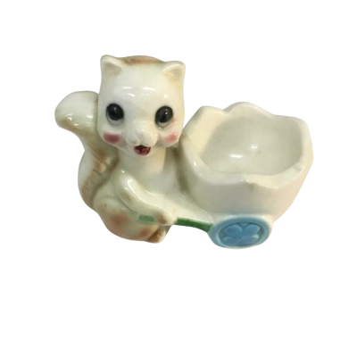 Vintage Cat Egg Cup Approx 9 x 8cm