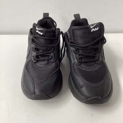 Nike Womens air max verona Size 7 Trainers triple Black  