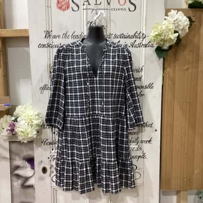 Forever NewBrand! A MODERN BABYDOLL SILHOUETTE MIDI DRESS IN A CHECKERED GINGHAM PATTERN Womens  Size 12 Babydoll Dress / Midi Dress / Short Sleeve Dress  Black  / Checked / Pattern / White 
