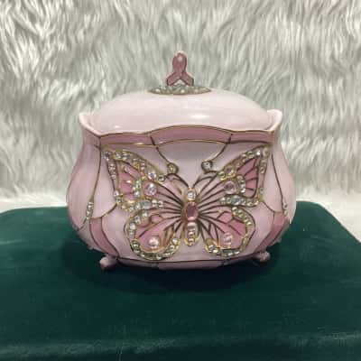 Vintage style porcelain trinket music box