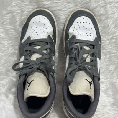 Nike Mens  Size 6 Sneakers Khaki / White 