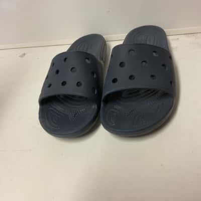 Crocs slip ons Mens Size 5 Women’s Size 7 Blue 
