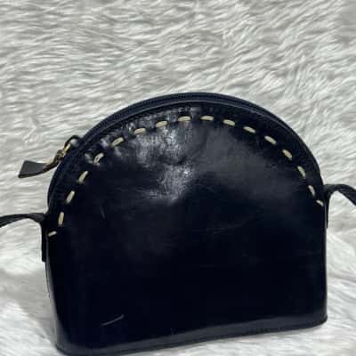  Womens Black  / White cross body bag