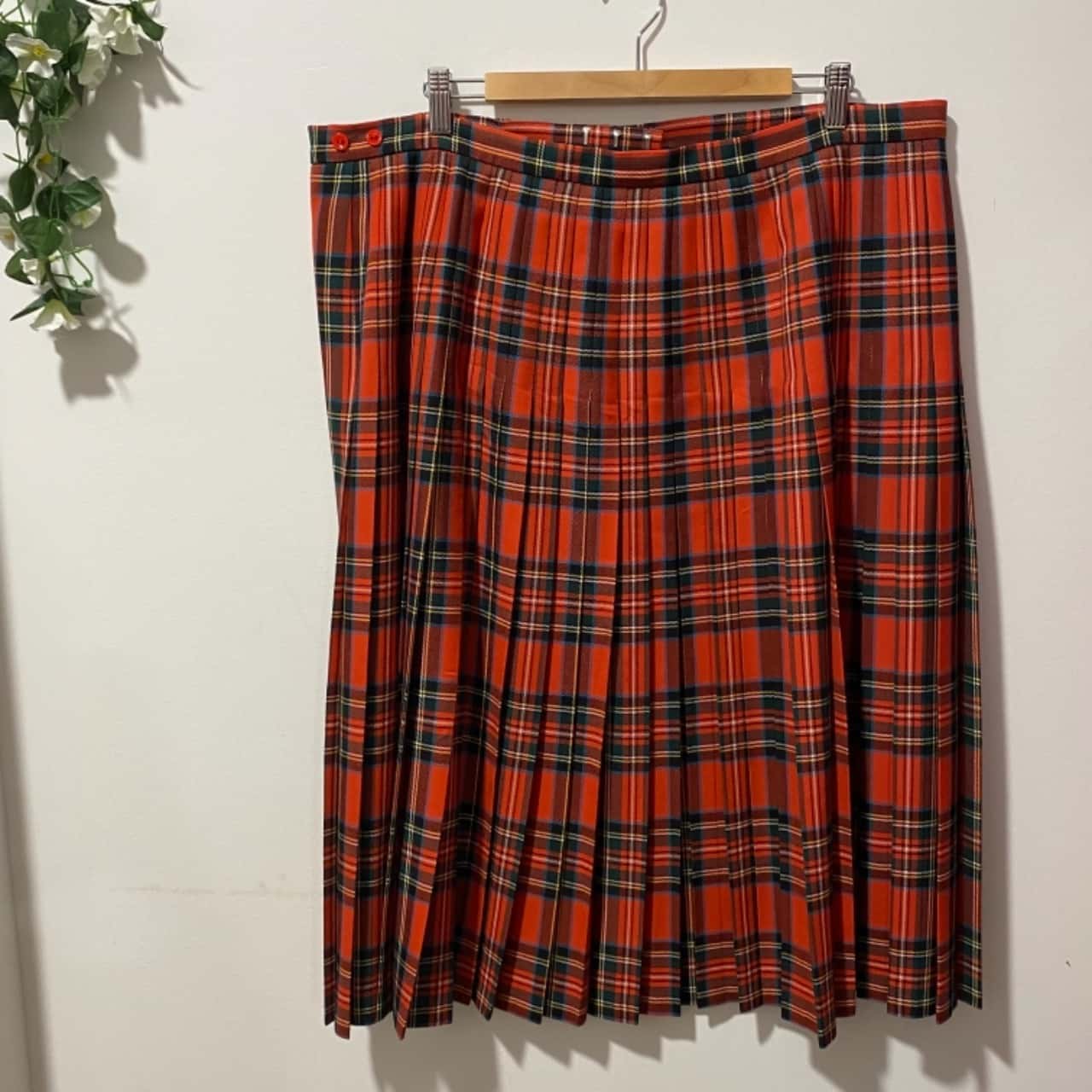 Fletcher Jones Size 18 wool kilt (s)