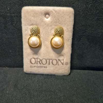 Oroton Womens Clip on Earrings Gold /  Faux Pearls