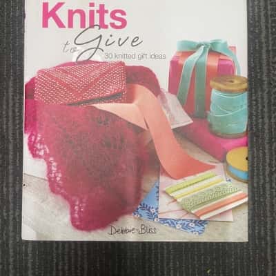 Knit to give, 30 Knitted Gift ideas 