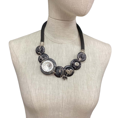  Crazy About Buttons  Necklace Black  / Silver 