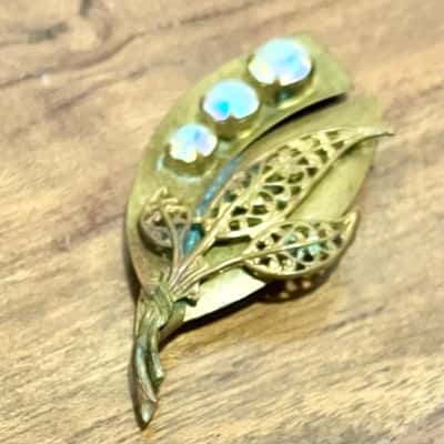 Vintage Gold Tone Leaf Brooch Filligree Aurora Borealis Rhinestone Pin