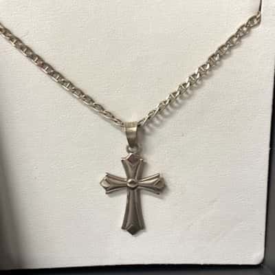 Sterling silver chain and cross pendant 