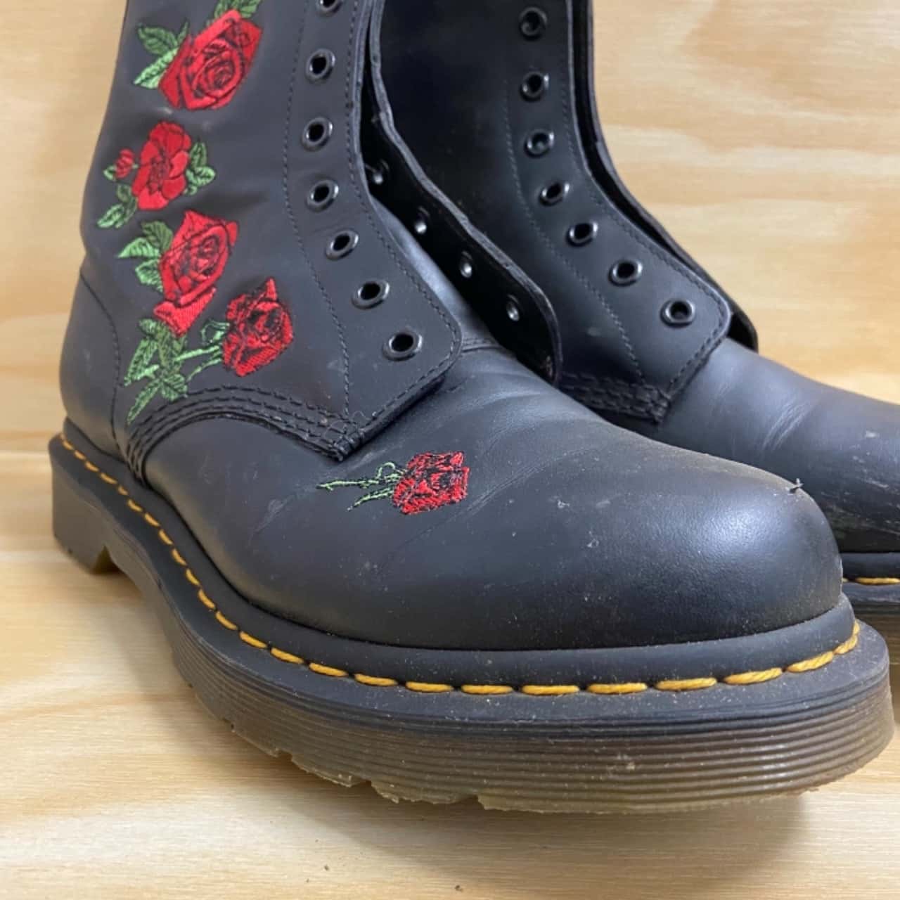 dr martens black rose