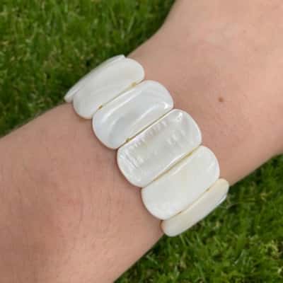 Womens Polished Shell Bracelet 