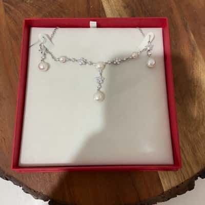 Silvermoon - (Never Go Naked) Womens Earrings / Necklace Pearl / Silver / White