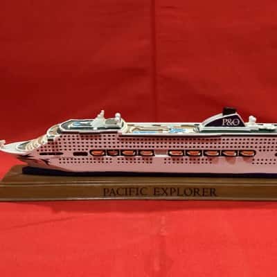 P & O Pacific Explorer Official Model