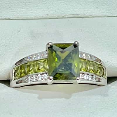 Silver Cocktail Peridot Style/ Diamontee Ring 