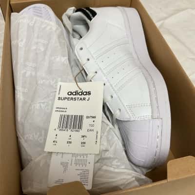 BNIB New Girls Adidas Superstar J Sneakers Shoes Kids White Size 4 