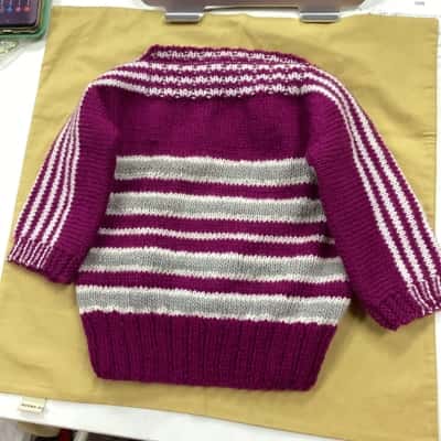 Kids Hand knit Jumper size 2-3  I