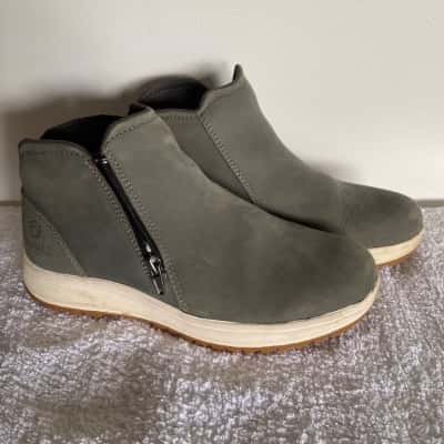Koalabi Womens  Size 7 Boots Grey Zipper Sides 