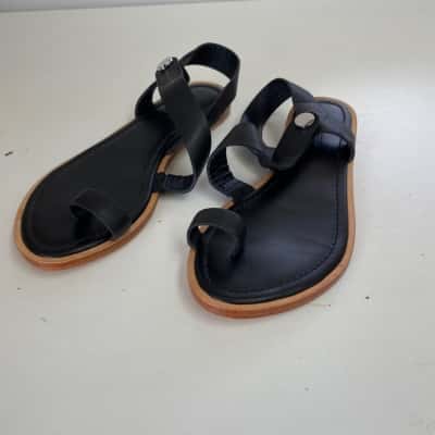 Country Road Black Meredith Flat Sandals  Size 37 