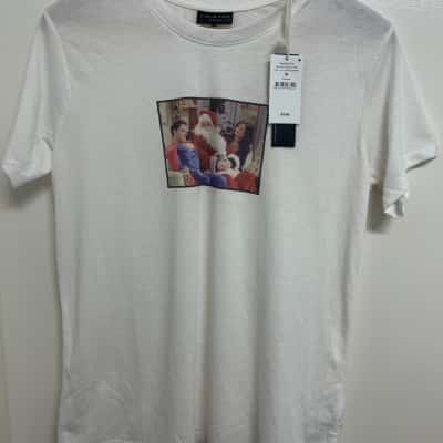  Friends Women's Size M T-shirts