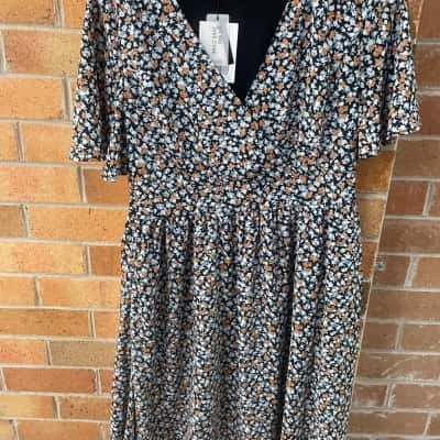 Minx & Moss Womens  Size 14 Floral Wrap Dress 