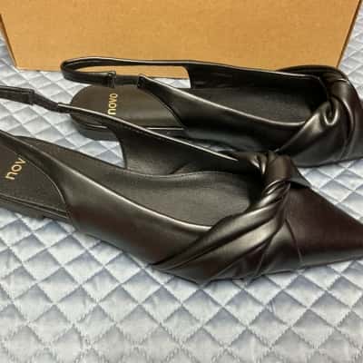 Novo Womens Size 8 Black pointy toe flats