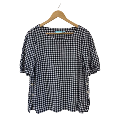 Blue Illusion Womens  Size S Short Sleeve Top Checked / Gingham / White / Black