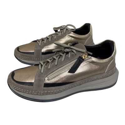 Cabello  Womens  Size 40 Sneakers