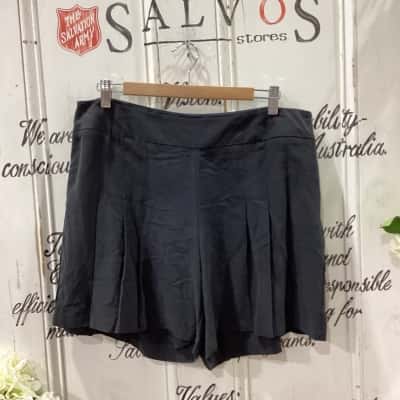 Laura Ashley Brand! BNWT RRP $139.00! PURE SILK TAILORED SHORTS! Womens  Size 14 Tailored Shorts Black  