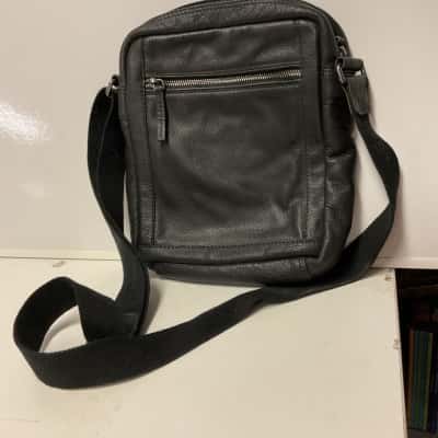 Alta liner  Womens Cross Body Bag Black  