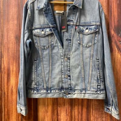 Levis  Size M Denim Jacket new 