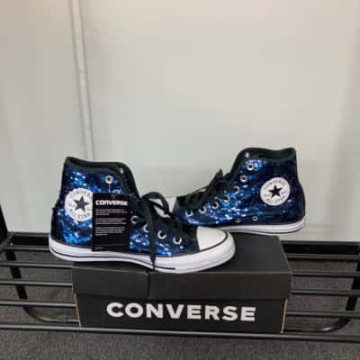 Converse Womens  Size 8 Sneakers Blue / Navy Blue 