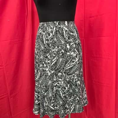Katies Womens  Size 12 Black  / White Lined Skirt