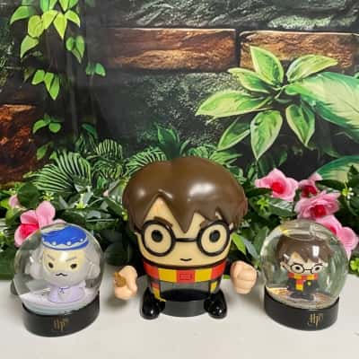 Harry Potter light up alarm clock & X2 glitter snow globes 