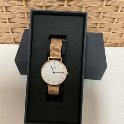 New In Box RRP $279.00 Women’s Petite Melrose 28mm White Dial Stainless Steel Quartz Watch in Rose Gold Wedding Gift Mother Birthday Christmas Present 