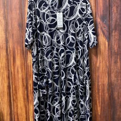 Taking Shape   Size L Navy Blue / White dress new 