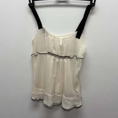 Cue Womens  Size 6 Black  / Cream silk top