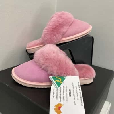 UGGS2U Womens  Size 5 Pink Sheepskin Slippers