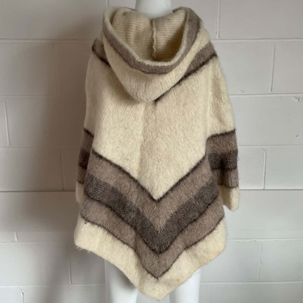 Samband Pattern SAMBAND from Iceland Womens Size M White/Grey Poncho (s)