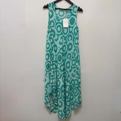 BNWT Blue Illusions Size M Sleeveless Round Hem Maxi Dress