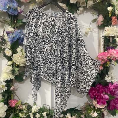 Carla Zampatti Size 10, floaty poncho with built-in tank