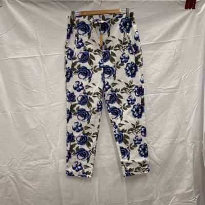 Noni B Womens  Size 10 Straight Leg Pants Floral / White 